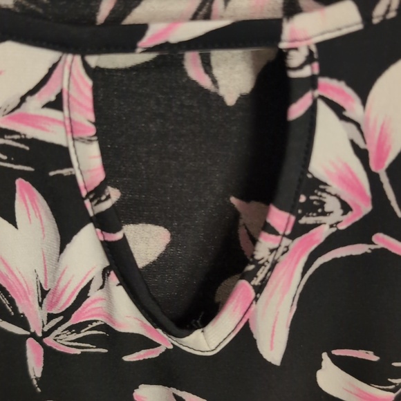 Papermoon Black Pink & White Floral Keyhole Short-Sleeve Top - Picture 3 of 4